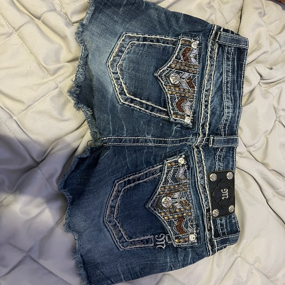 Shorts - Picture 2 of 3